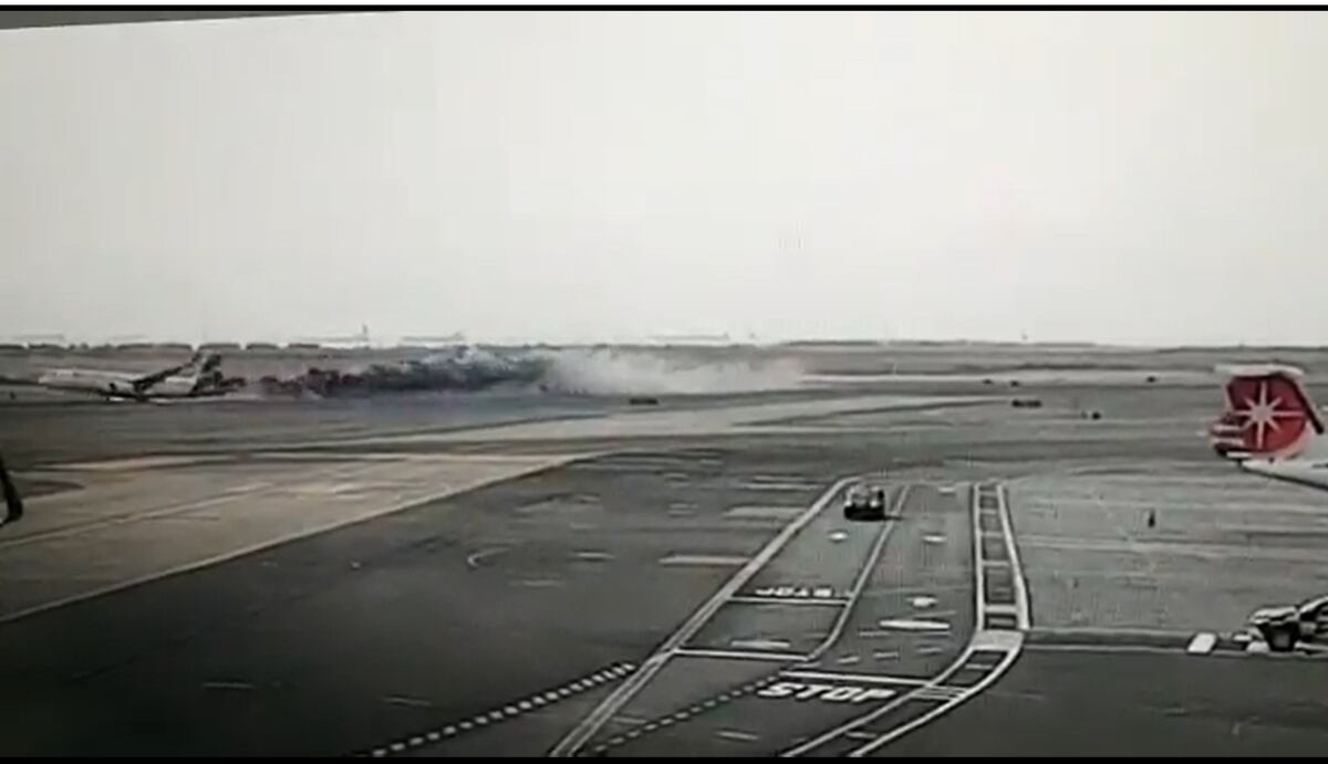 Avión de Latam sufrió accidente en pista de aterrizaje en Lima 
Crédito: Cámara de seguridad Aeropuerto Internacional Jorge Chávez