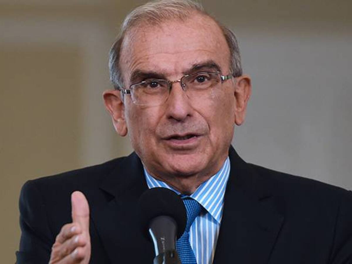 Hay voluntad de paz, pero factores externos la golpean: De la Calle