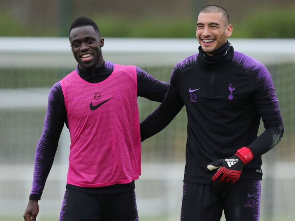 Buenas noticias desde Inglaterra: Dávinson Sánchez volvió a entrenar