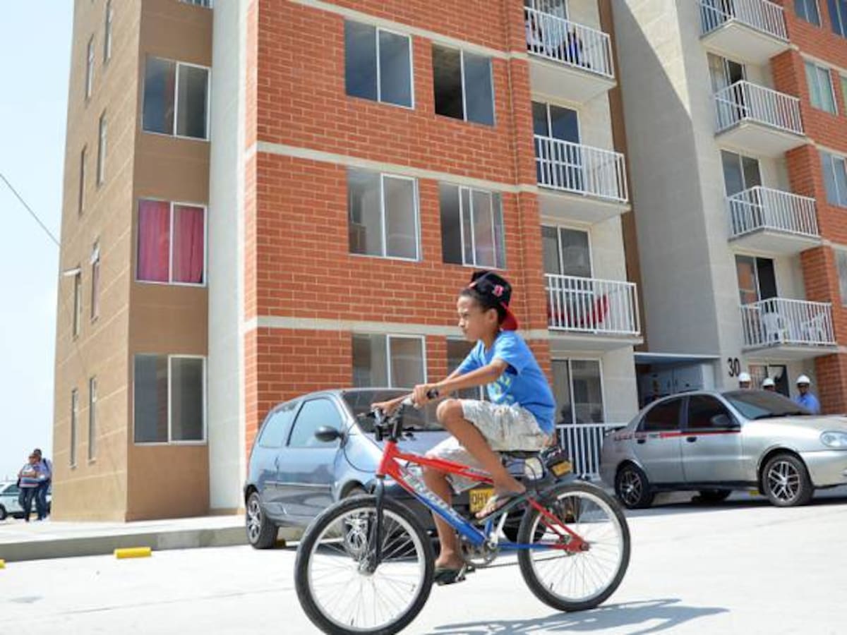 El Ministerio de Vivienda entrego 2.865 escrituras a familias