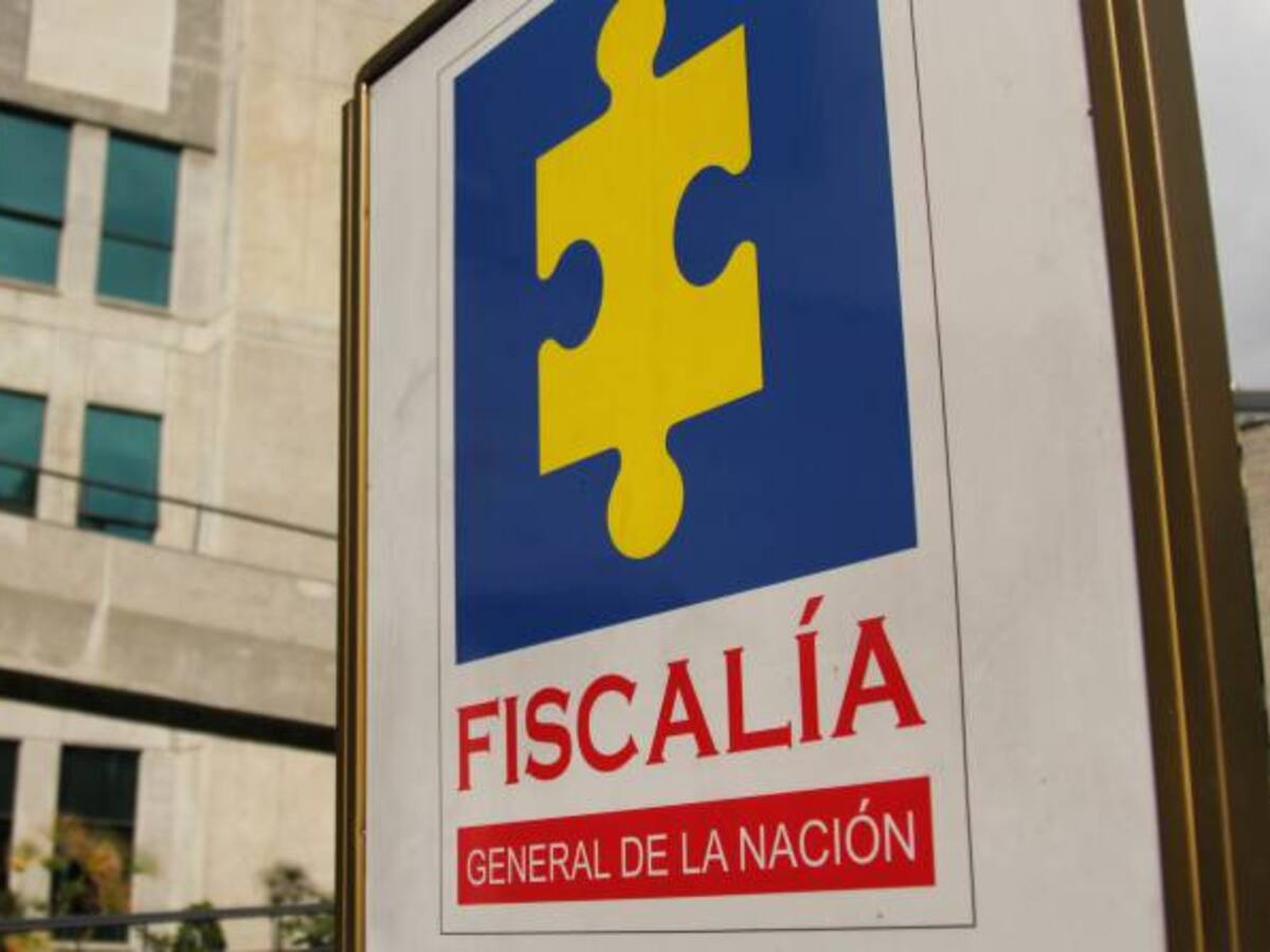 Fiscalía pide investigar a dos congresistas por vínculos con el Eln