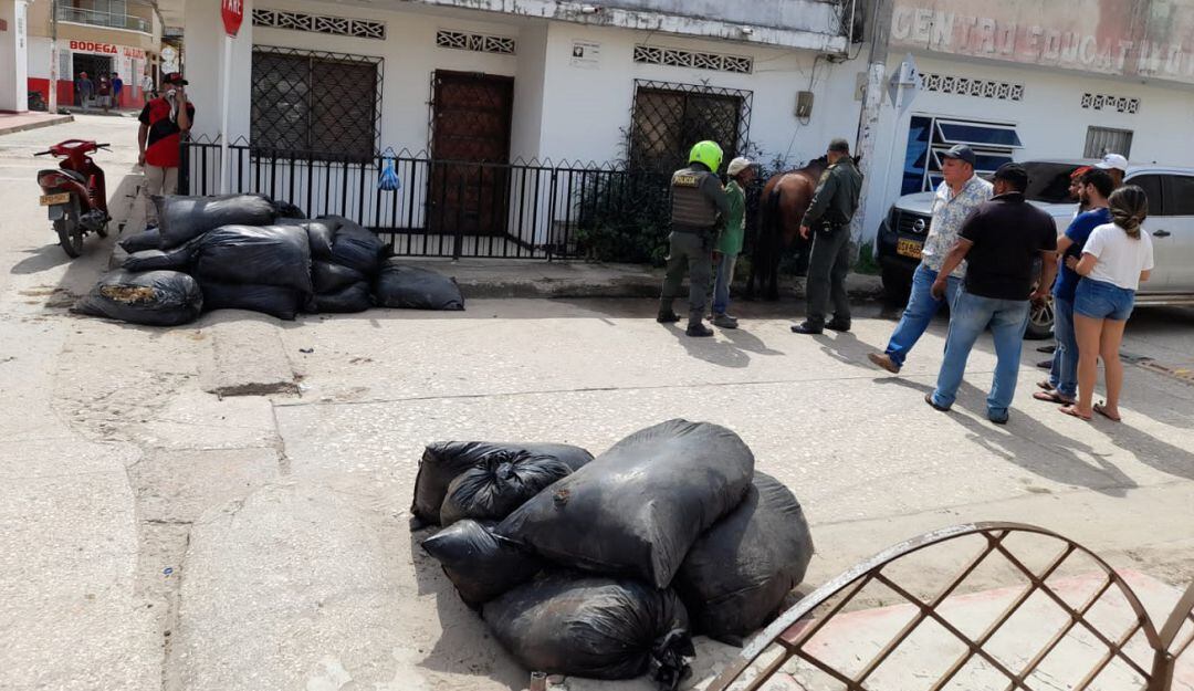 El sujeto maltrató al animal luego de que se rehusara a llevar una gran cantidad de bultos en una carreta