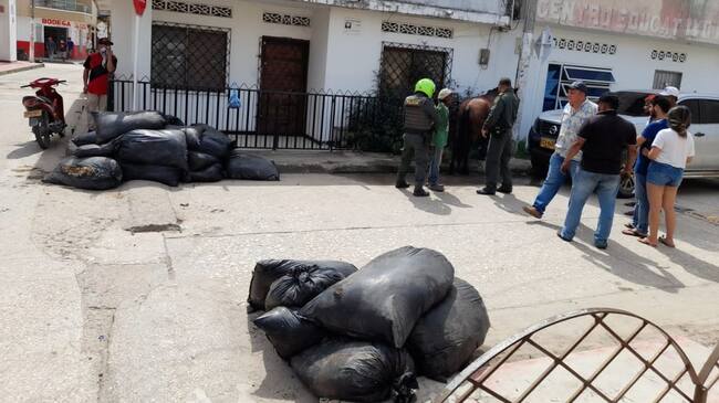 El sujeto maltrató al animal luego de que se rehusara a llevar una gran cantidad de bultos en una carreta