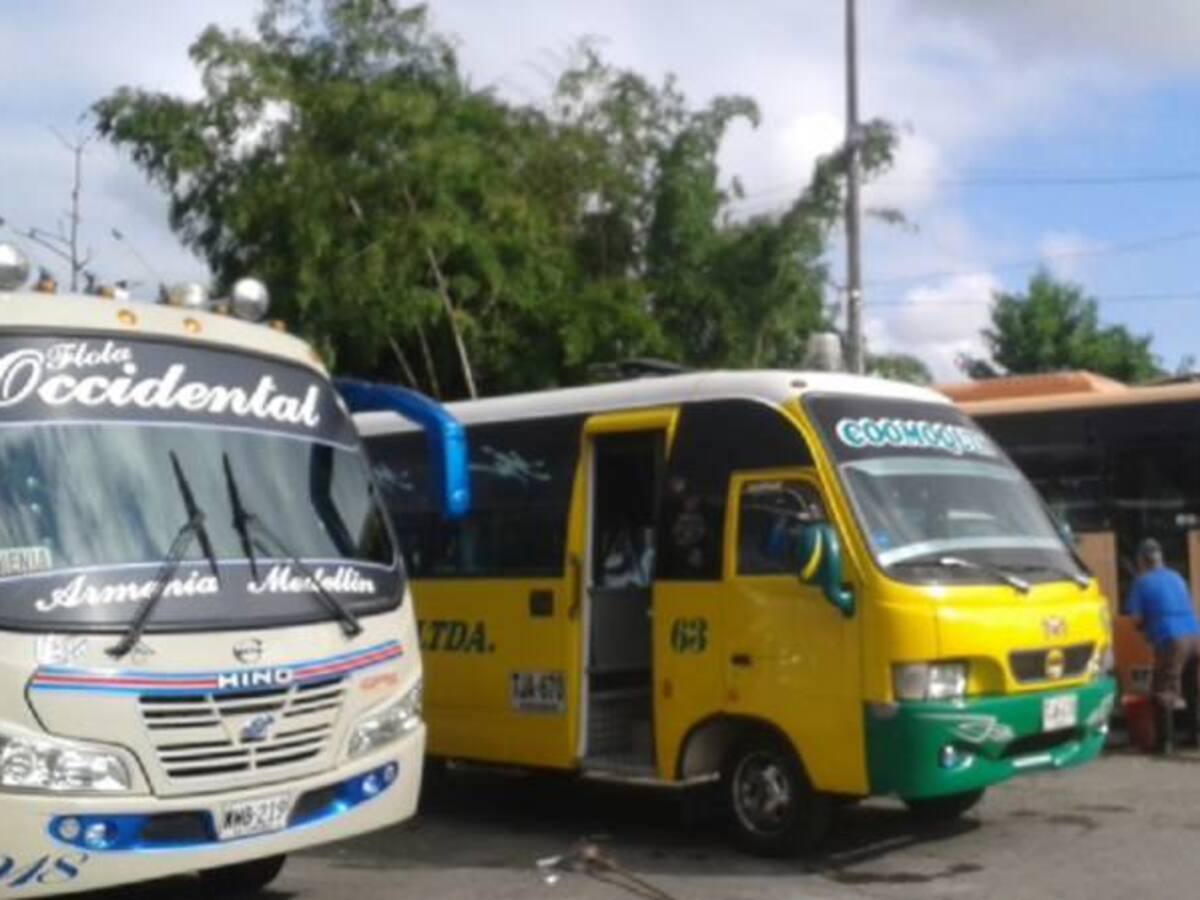 Investigan robo a pasajeros de buseta en la vía entre La Tebaida y Armenia