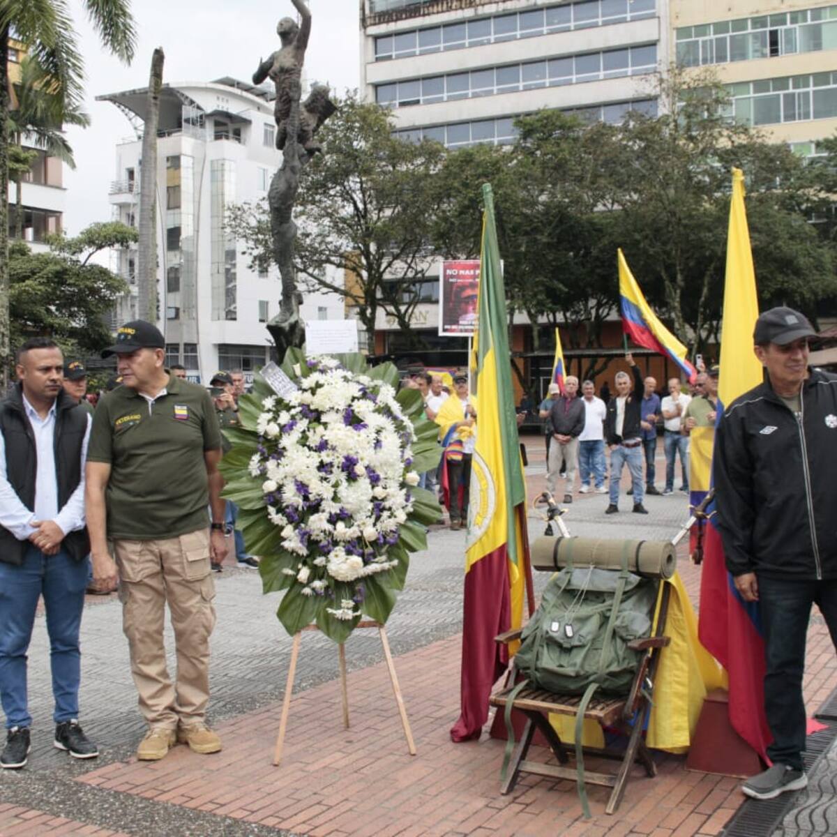 Con el símbolo de la silla vacía en Armenia se rindió homenaje a los soldados y policías asesinados