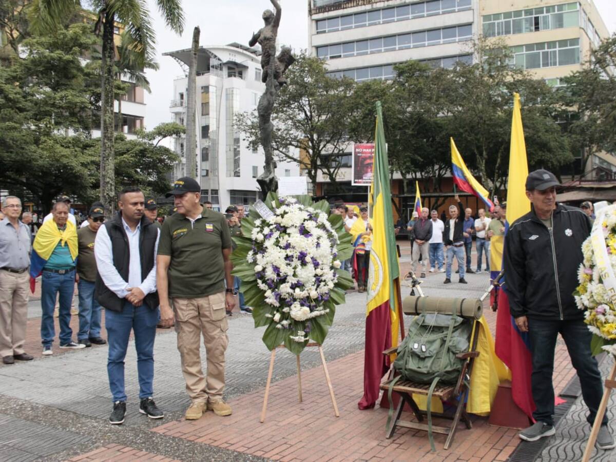 Con el símbolo de la silla vacía en Armenia se rindió homenaje a los soldados y policías asesinados