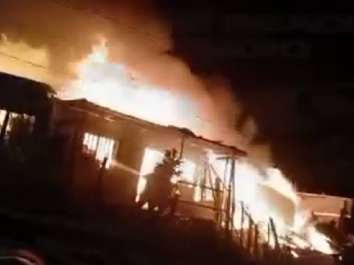 10 Personas damnificadas por incendio que se presentó al sur de la ciudad de Armenia