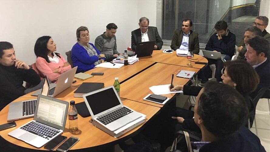 Los promotores del 'No' se reunieron en Bogotá para evaluar el nuevo documento presentado por el Gobierno Nacional. Foto: Colprensa - suministrada por el Centro Democrático
