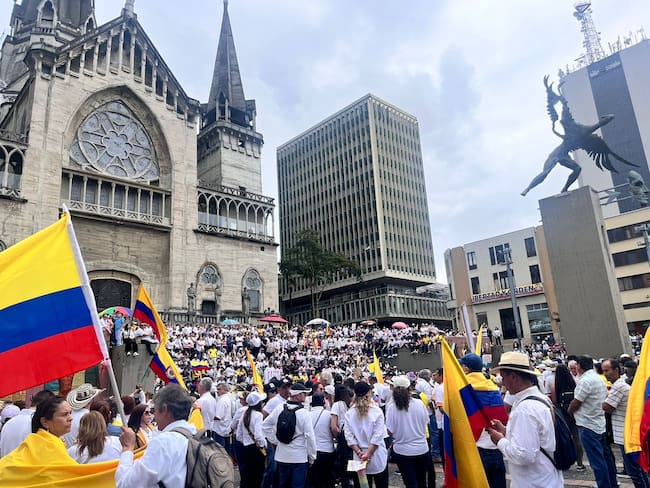 Hasta la Plaza de Bolívar marcharon los participantes de la movilización en Manizales