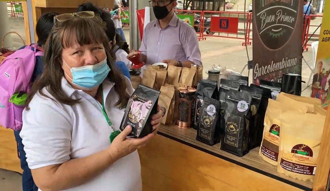 Mujer en proceso de reincorporación recibe reconocimiento internacional