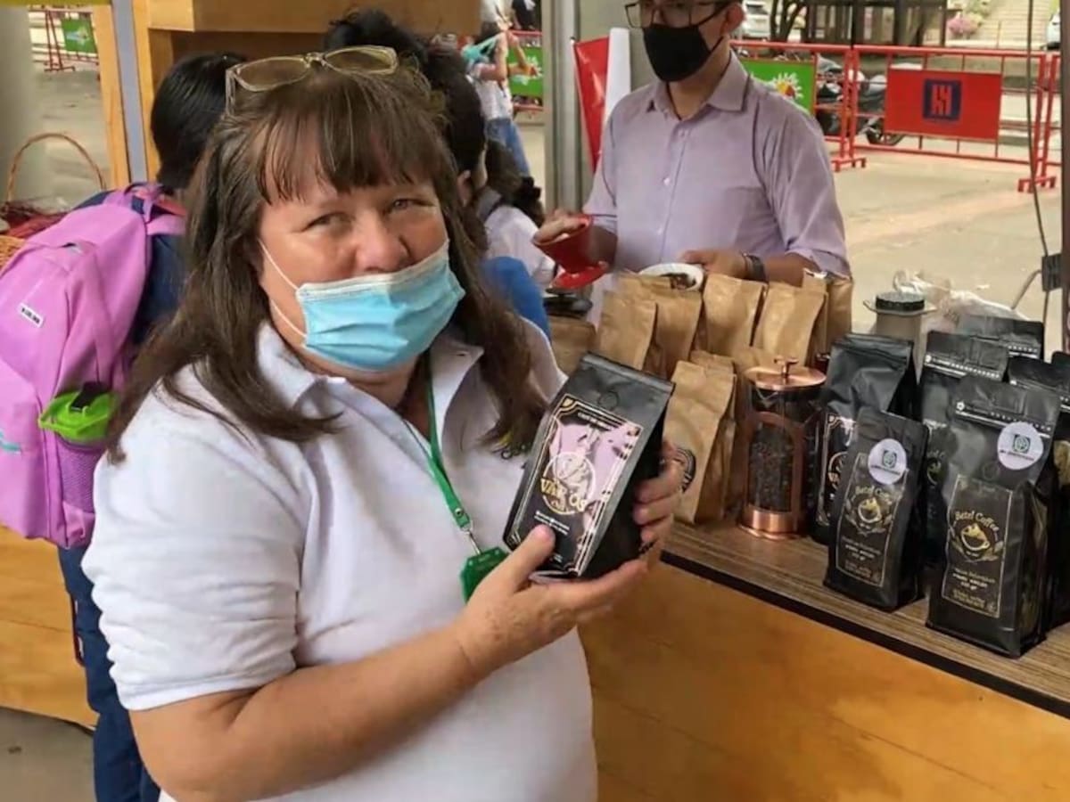 Mujer en proceso de reincorporación recibe reconocimiento internacional