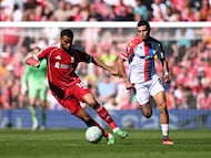 Daniel Muñoz marcó escandaloso gol con Crystal Palace y fue agredido por un hincha de Liverpool . (Photo by Liverpool FC/Liverpool FC via Getty Images)