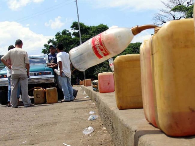 Descubren a niños ‘pimpineros’ que venden gasolina ilegal en el Magdalena