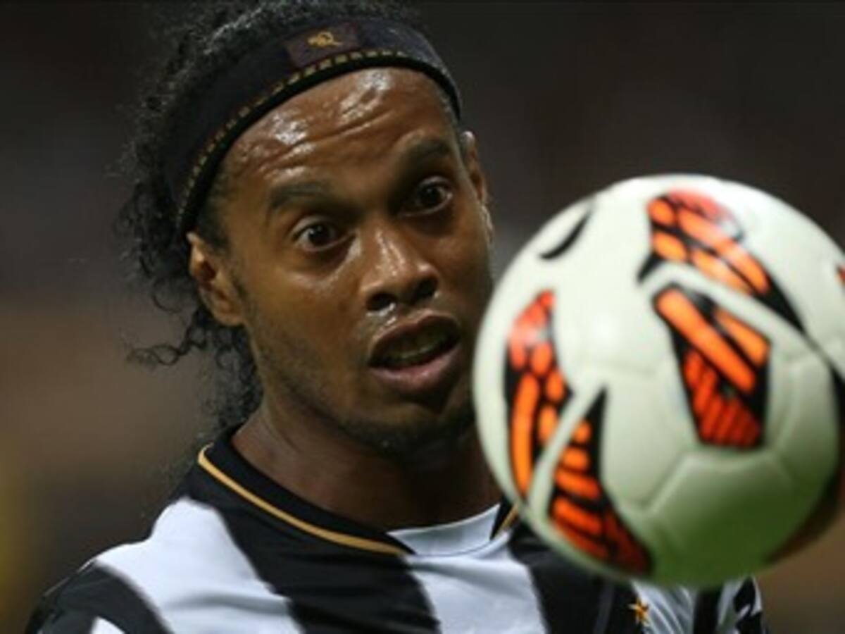 Ronaldinho: "Neymar debe esperar el ocaso de Messi para ser el mejor"