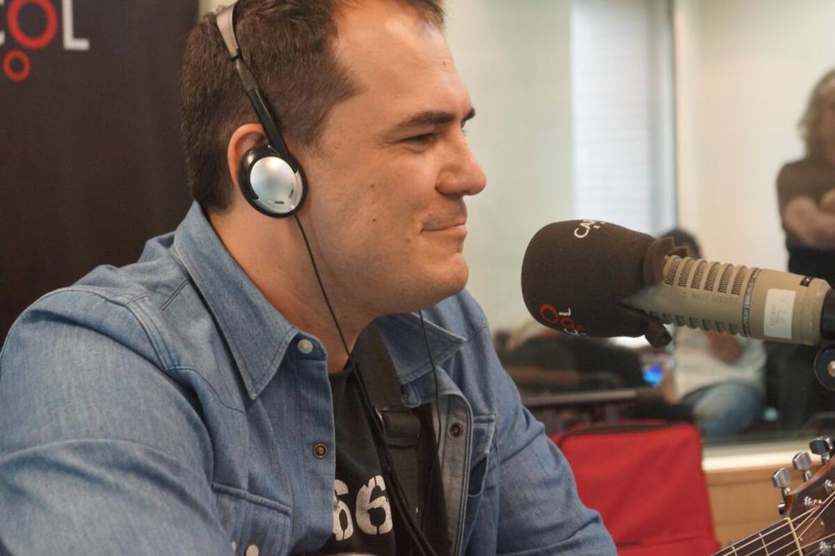 El cantante español despertó emoción con la interpretación de sus melodías