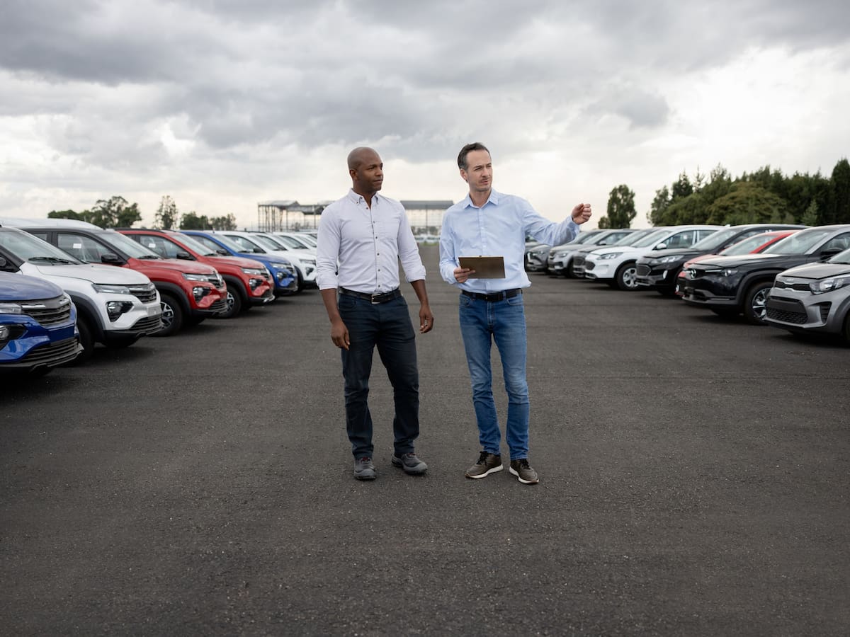 ¿Usado o nuevo? 6 carros que puede comprar con 20 o 25 millones de pesos en Colombia 2024