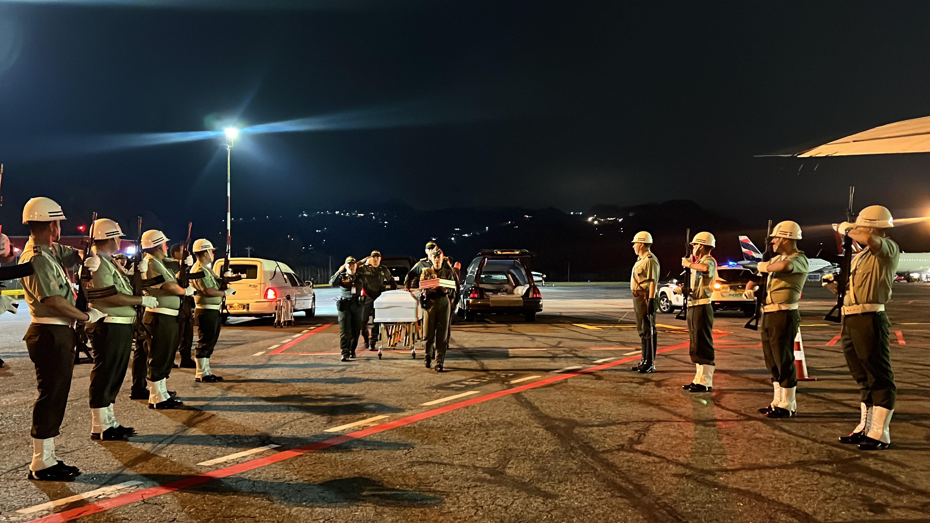 Homenaje policías- foto policía Antioquia