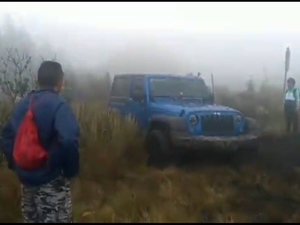 Dos vehículos aplastaron frailejones en el páramo El Verjón