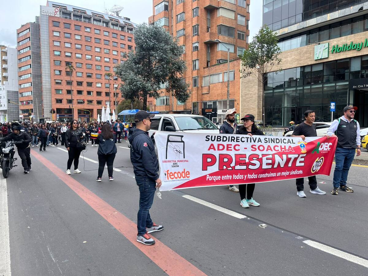 Sindicato de maestros de Soacha protestan HOY en Bogotá frente a la sede de la Fiduprevisora