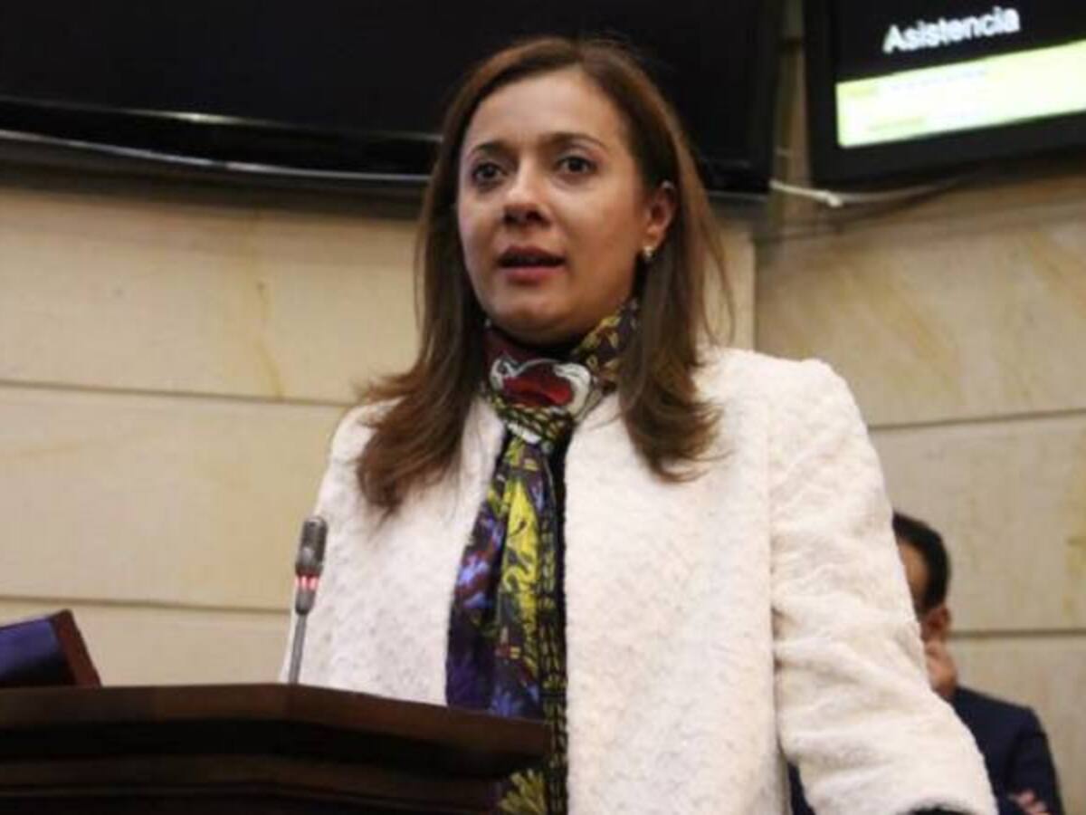 Procuraduría abrirá investigación a la directora administrativa del Senado