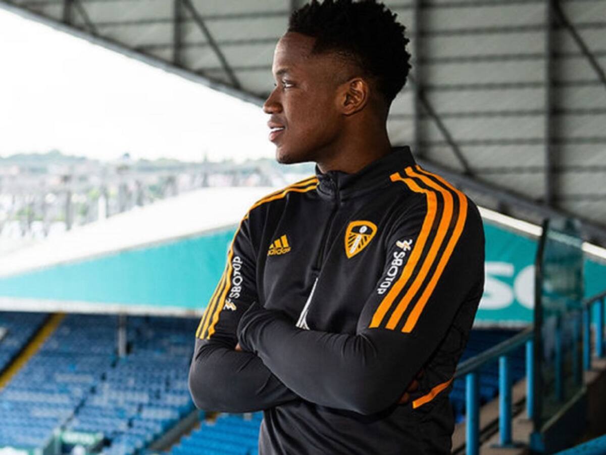 Leeds United oficializa la contratación de Luis Sinisterra