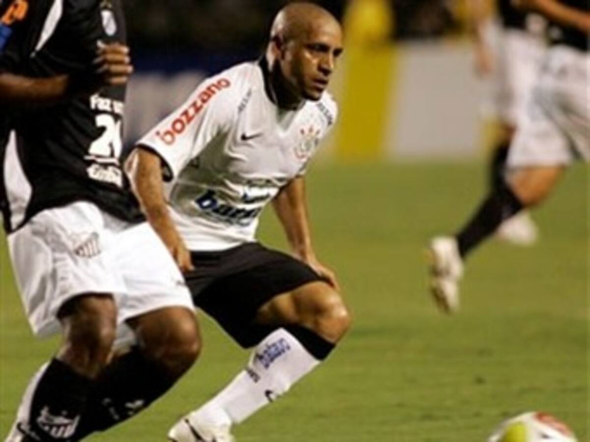 Roberto Carlos jugará en Rusia
