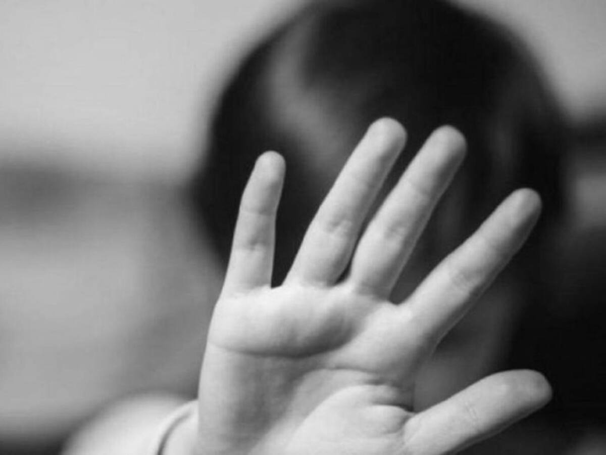 Estudiante de 15 años habría tocado y abusado a una menor de 8 años