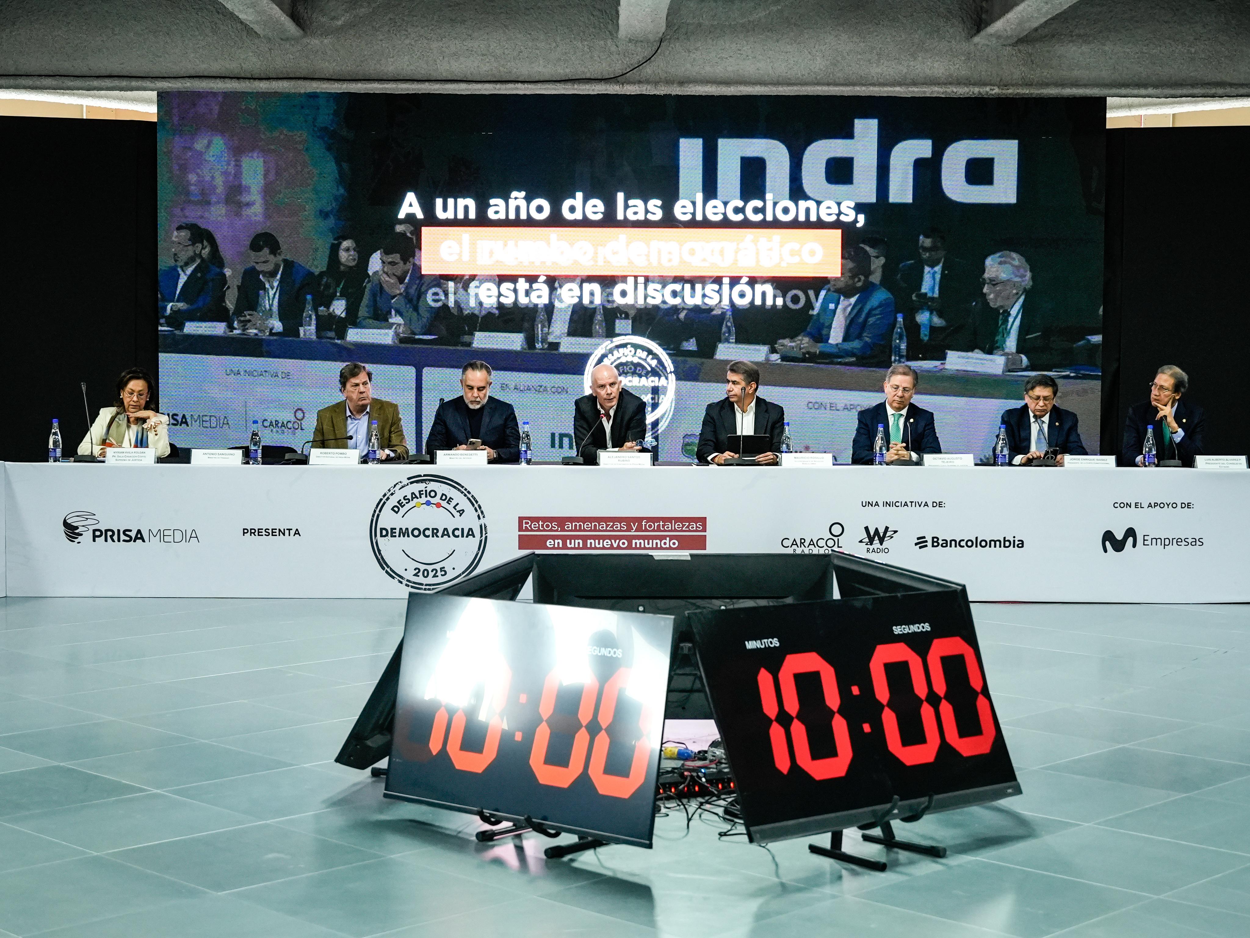 Al tercer Desafío de la Democracia organizado por Prisa Media asistieron 40 líderes y expertos de todos los sectores de la sociedad. | Foto: Caracol Radio