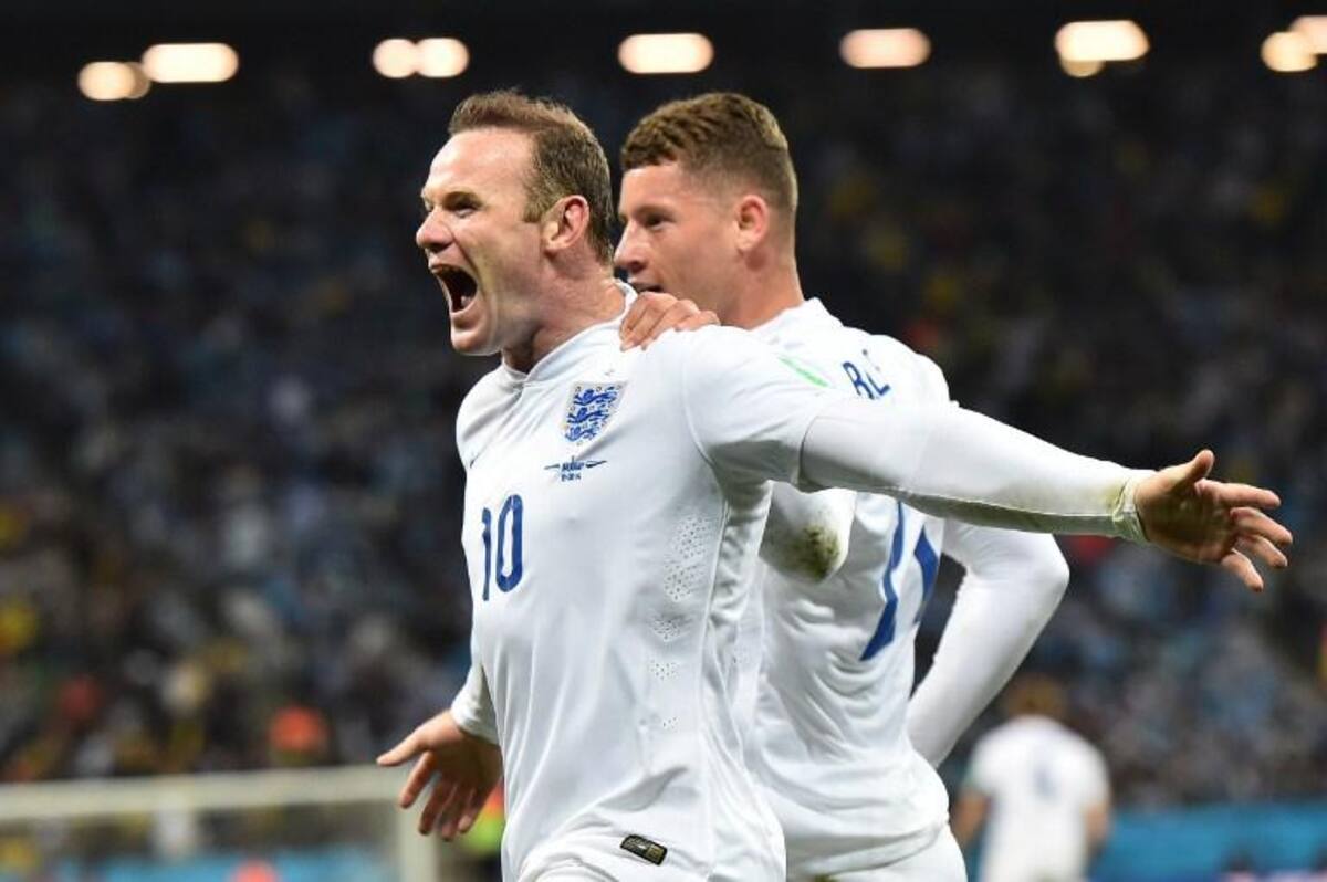 Los goles uruguayos los marcó Luis Suárez (2) mientras que Wayne Rooney anotó para los de Hodgson.