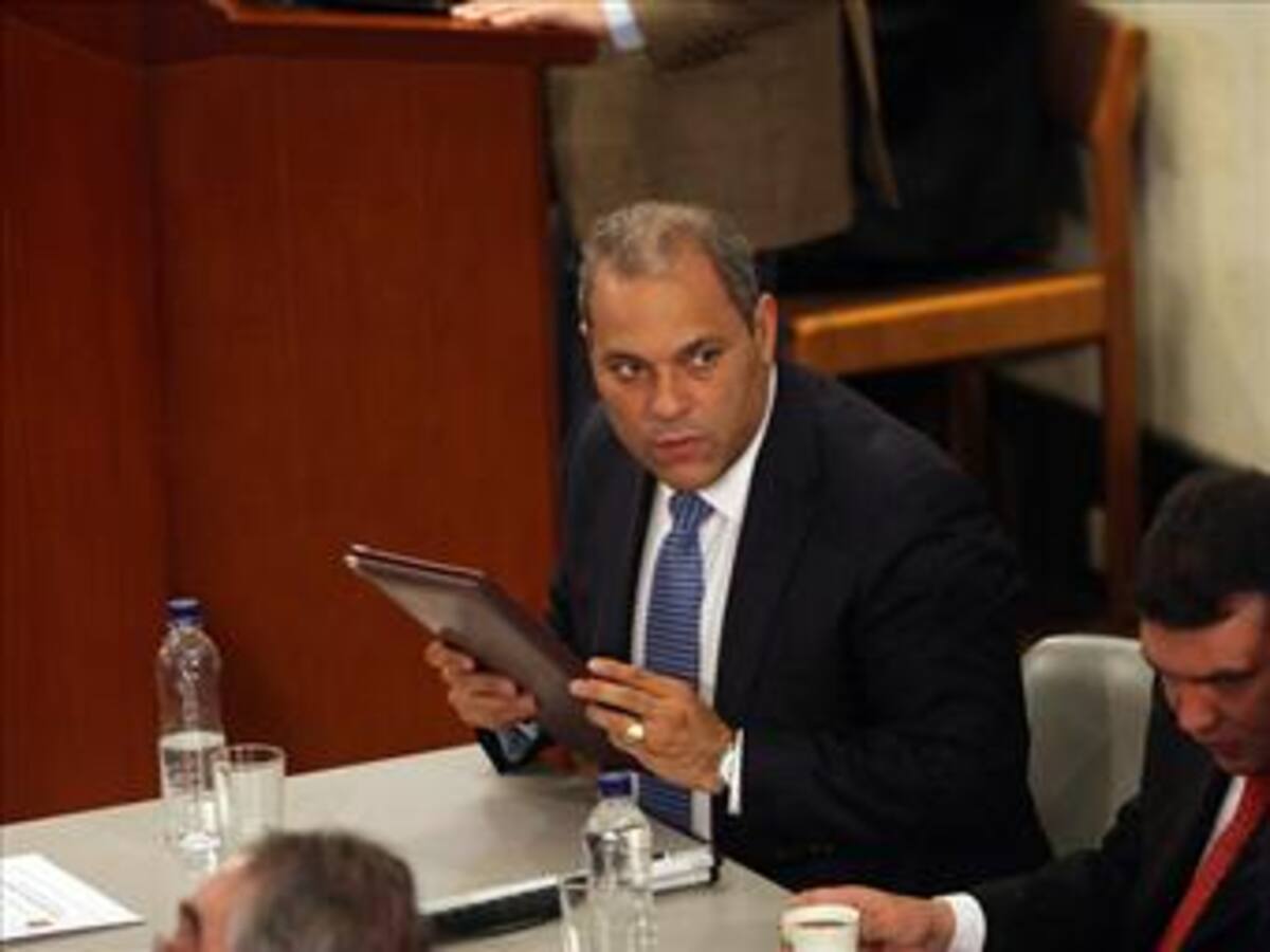 Presidente del Senado pide al fiscal respeto por el Congreso