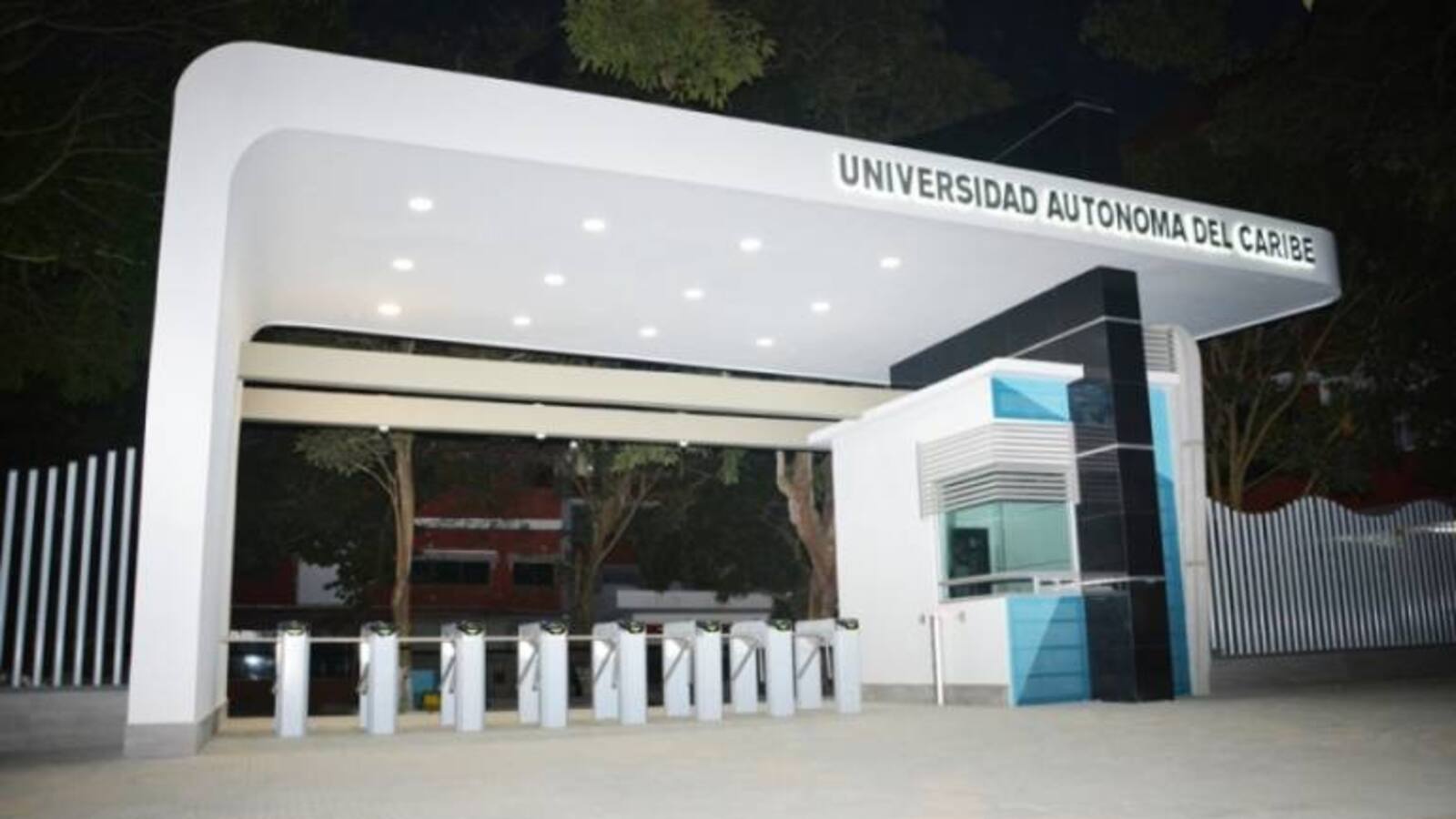 Entrada principal de la Universidad Autónoma del Caribe