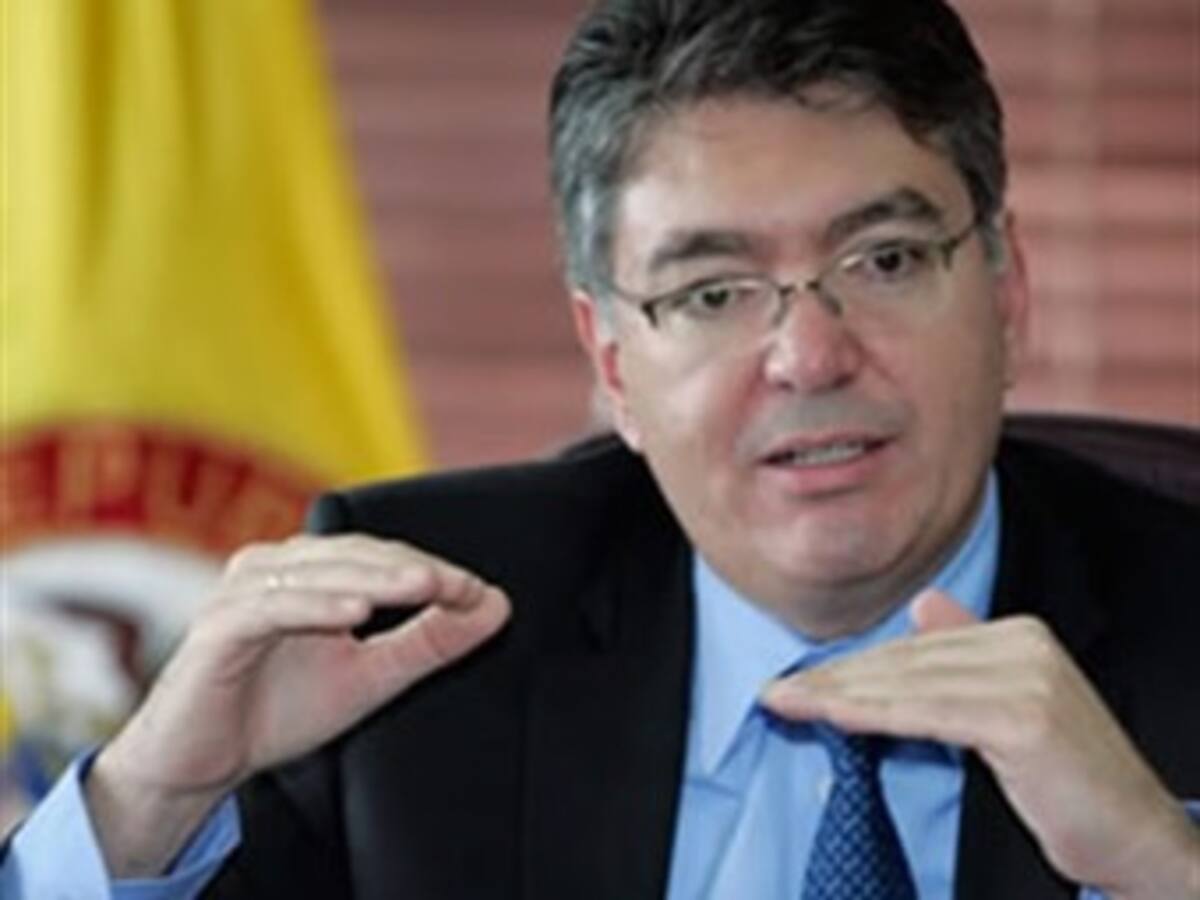 Colombia es un país admirable por su manejo económico: Minhacienda