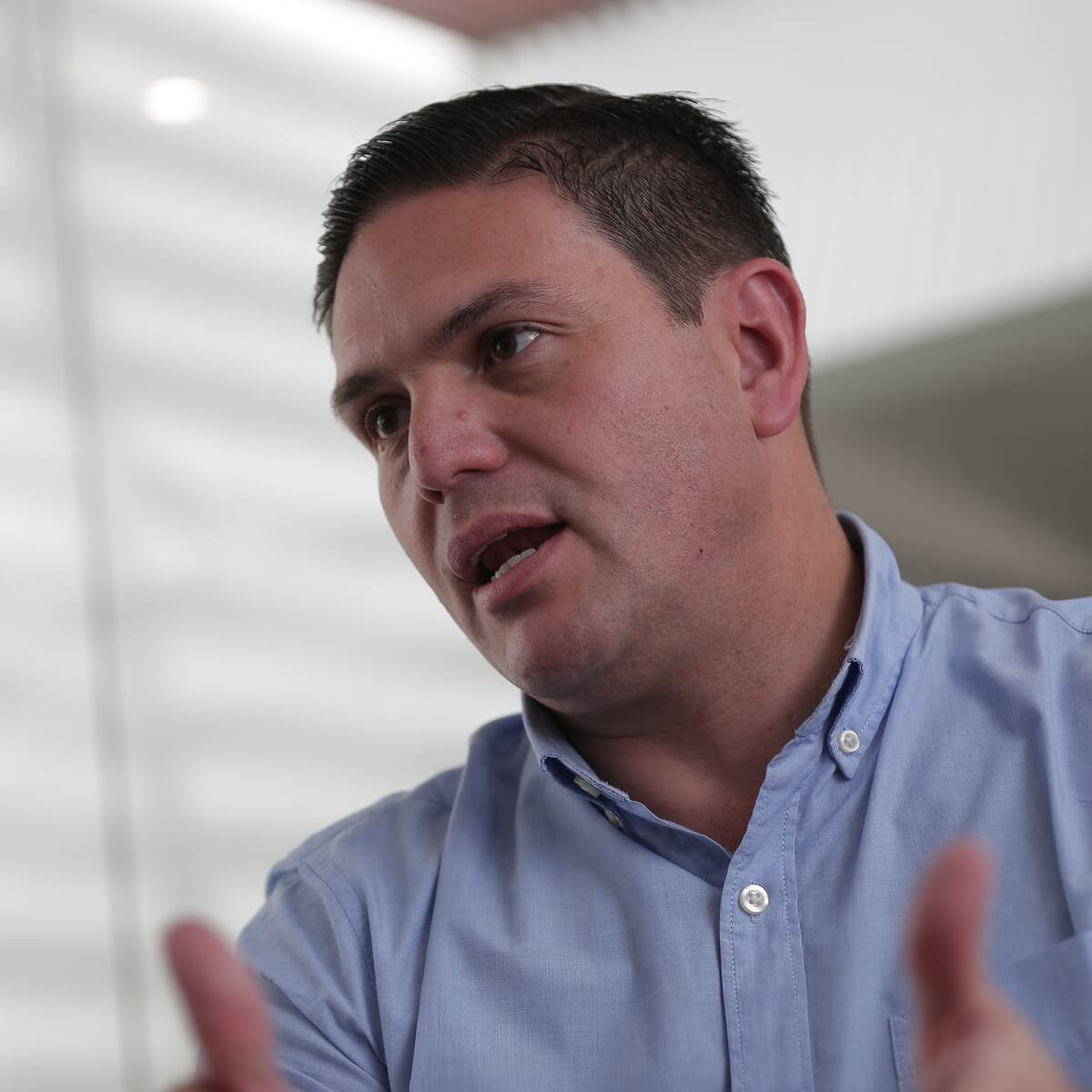 Tenemos que crear una gran coalición, mi papel es el de unir varios sectores políticos: Pinzón