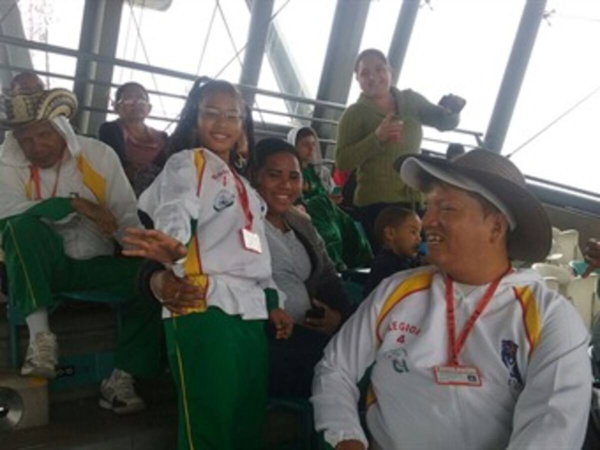 Niños y adultos de la Armada participan en las olimpiadas especiales Fides