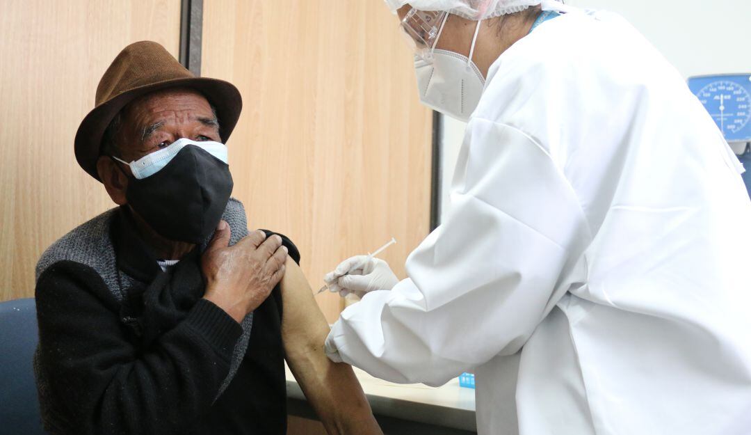 Vacunación a campesinos en Colombia. Imagen de referencia.