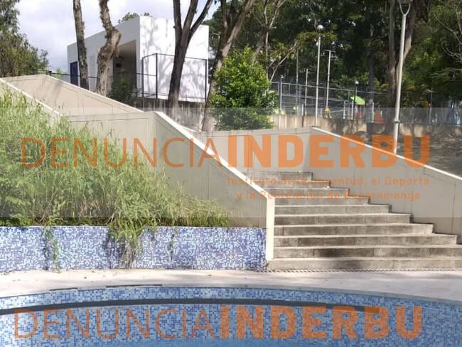 Jóvenes atacan polideportivo del norte