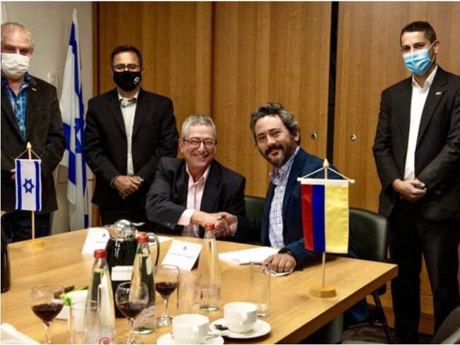 La foto que comprobaría las reuniones de Colombia e Israel en 2021: ¿hablaban de Pegasus?