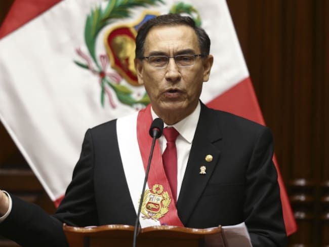 Presidente de Perú anuncia referendo sobre reforma judicial frente a crisis