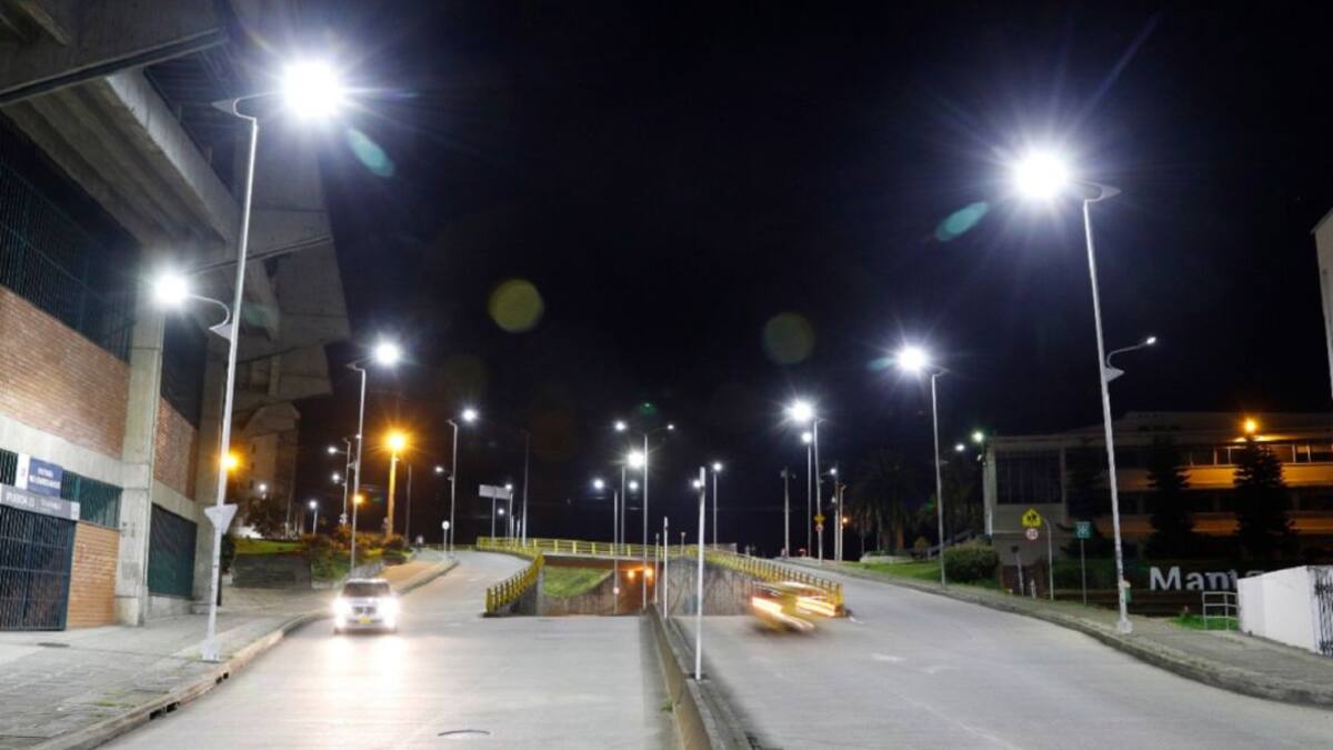 Se moderniza la iluminación de la Avenida Paralela