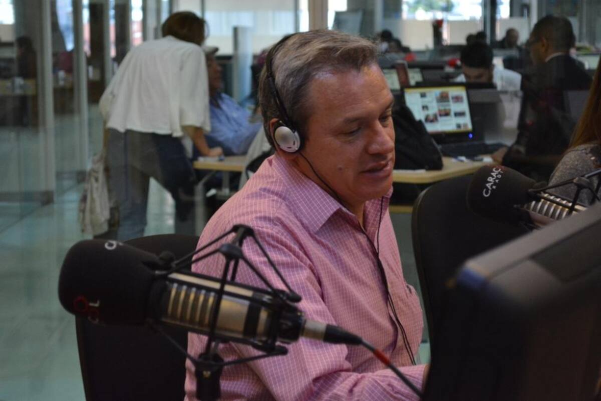 El ídolo de la radio se despide de La Luciérnaga pero continúa con sus comentarios deportivos en El Pulso del Fútbol. #GraciasPelaez