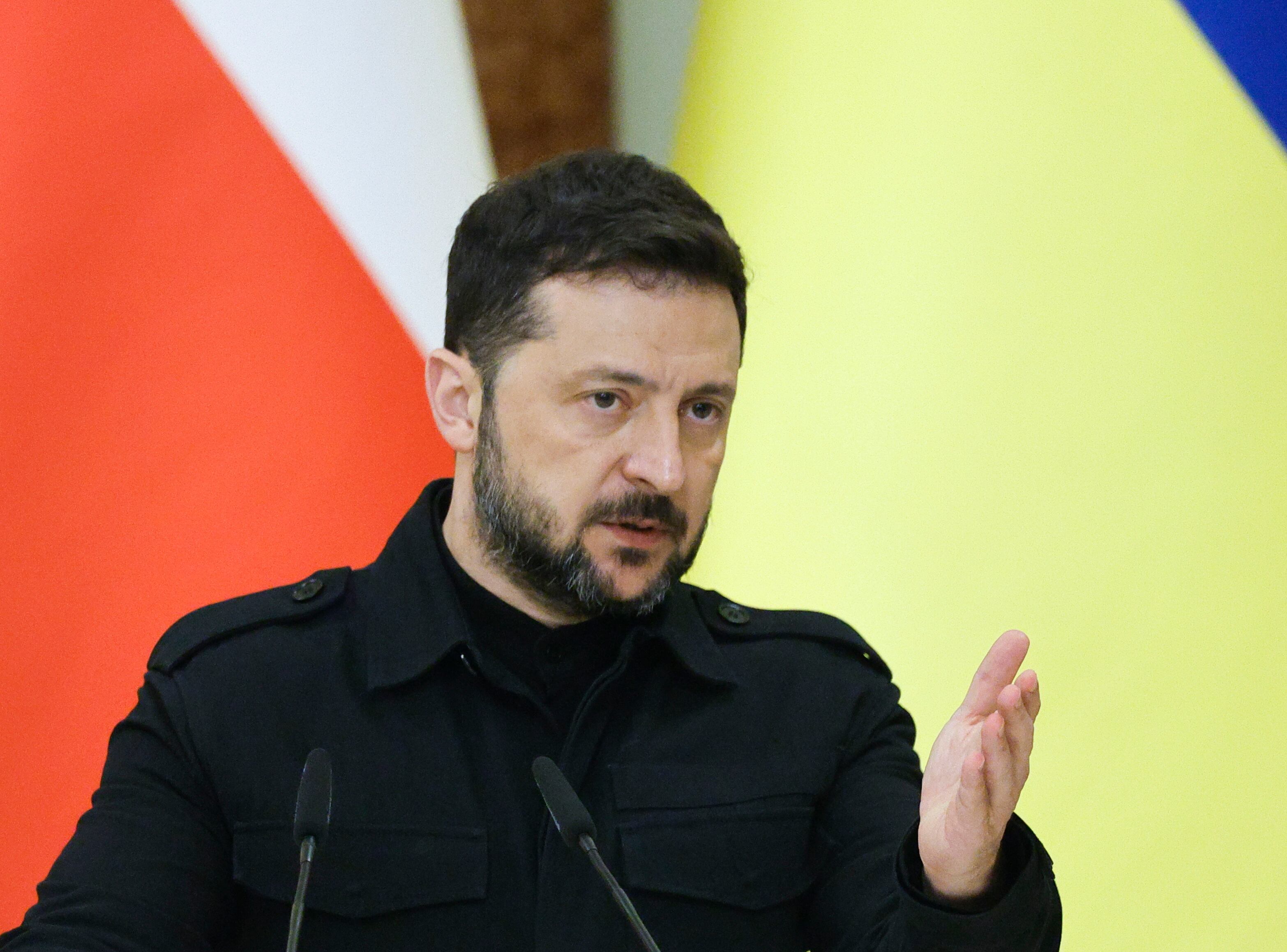 KYIV (Ukraine), 28/06/2025.- Ukrainian President Volodymyr Zelensky attends a joint press conference with Polish President Andrzej Duda (not pictured) following their meeting in Kyiv, Ukraine, 28 June 2025. Andrzej Duda arrived in Kyiv to meet with top Ukrainian officials amid the ongoing Russian invasion. (Polonia, Ucrania, Kiev) EFE/EPA/SERGEY DOLZHENKO