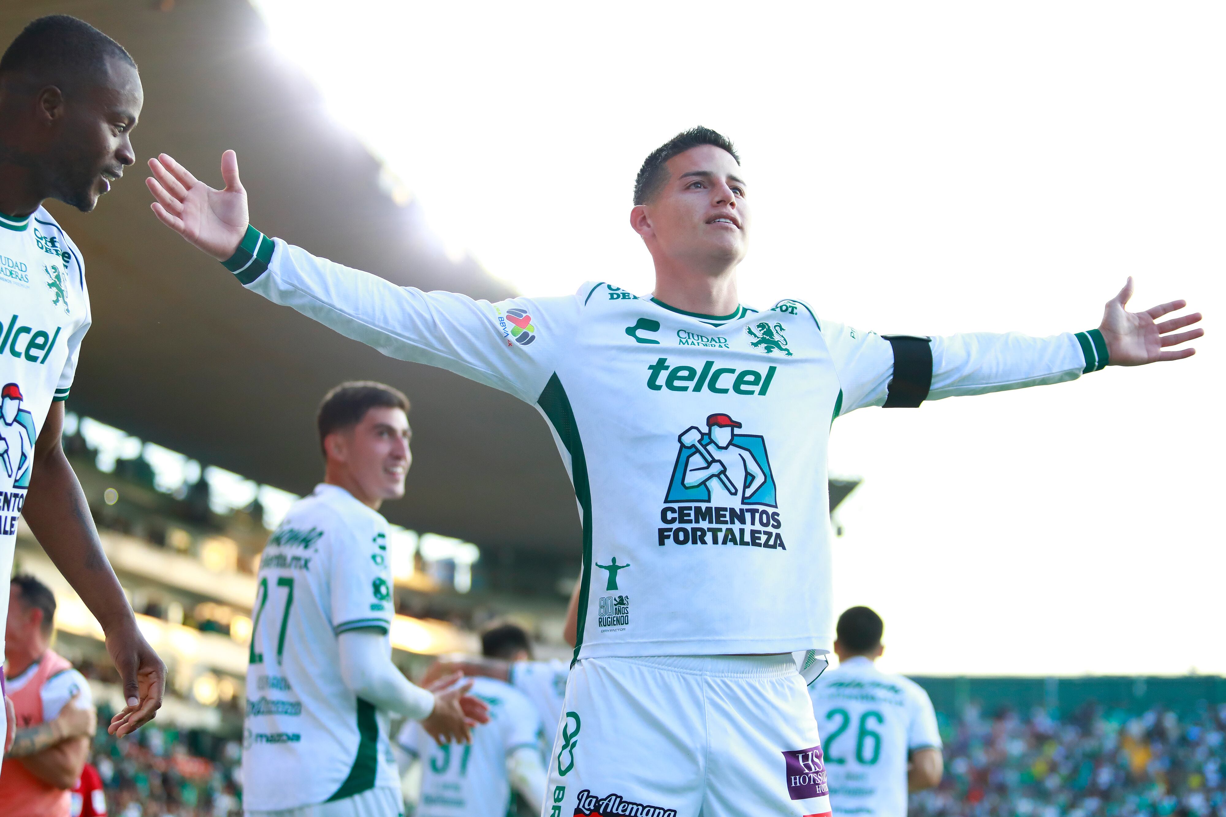 LEON, MEXICO - JANUARY 25: James Rodriguez of Leon celebrates after scoring the team's first goal during the 3rd round match between Leon and FC Juarez as part of the Torneo Clausura 2025 Liga MX at Leon Stadium on January 25, 2025 in Leon, Mexico. (Photo by Leopoldo Smith/Getty Images)