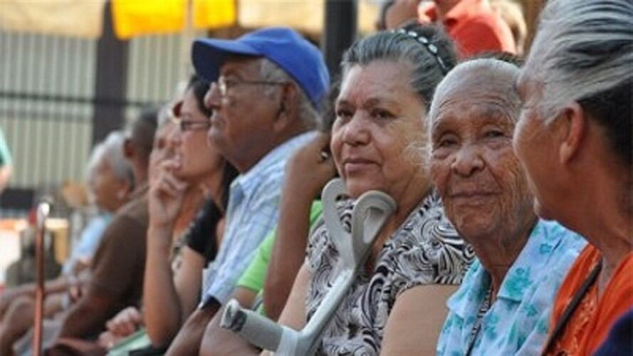 Corte hunde ley que reducía aportes de salud de pensionados. Foto: Colprensa
