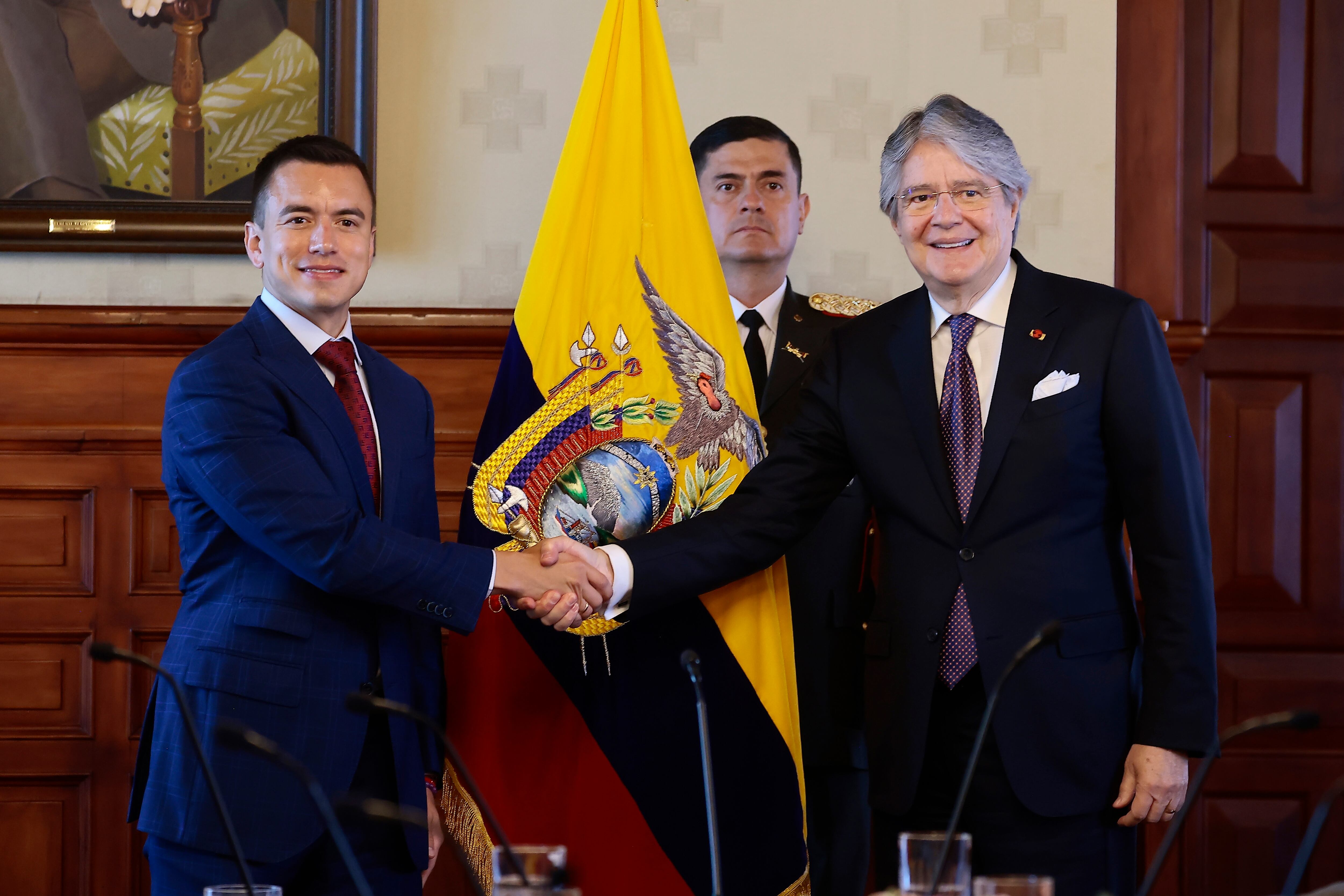 QUITO, ECUADOR - OCTOBER 17: Newly elected President of Ecuador Daniel Noboa of Acción Nacional Democrática coalition shakes hands with Guillermo Lasso President of Ecuador during a meeting at Carondelet Palace on October 17, 2023 in Quito, Ecuador. (Photo by Franklin Jacome/Getty Images)