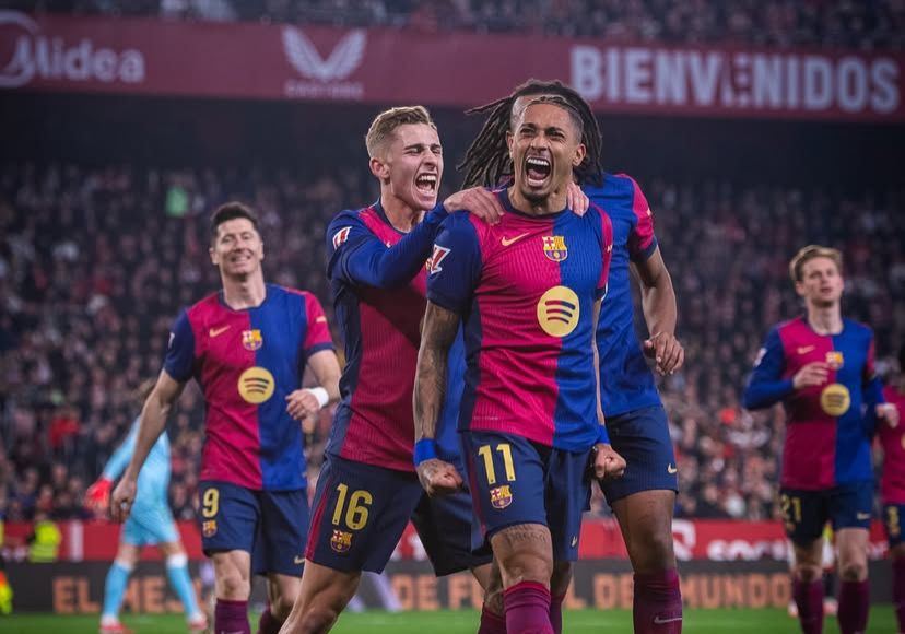 Raphinha, delantero del Barcelona FC celebrando su gol frente al Sevilla en la Liga / @fcbarcelona
