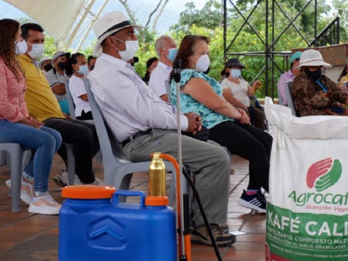 Apoyo económico y técnico para los caficultores de Manizales