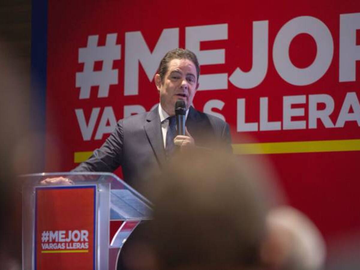 Bloomberg critica el plan para la economía presentado por Vargas Lleras