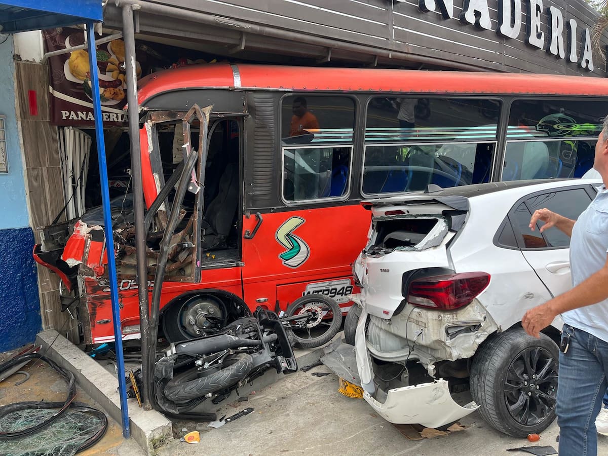 Diez heridos dejó accidente de un vehículo de servicio público en Ibagué