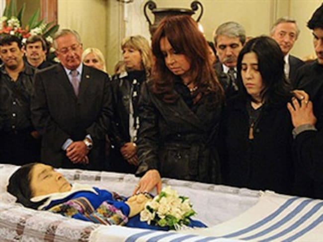 Argentina despide a Mercedes Sosa en su último trayecto