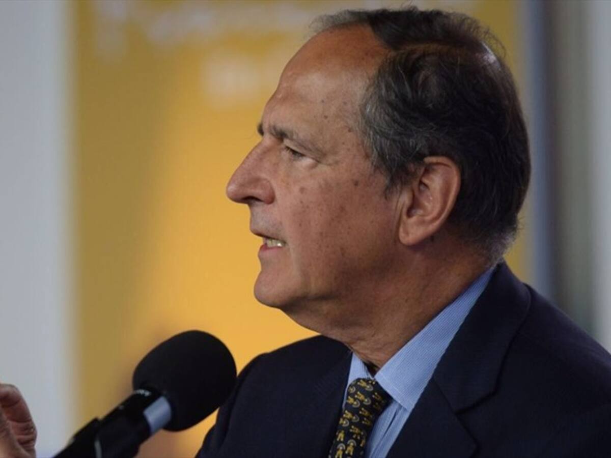 Es un error poner a Cuba contra la pared pidiendo la extradición del Eln: Restrepo